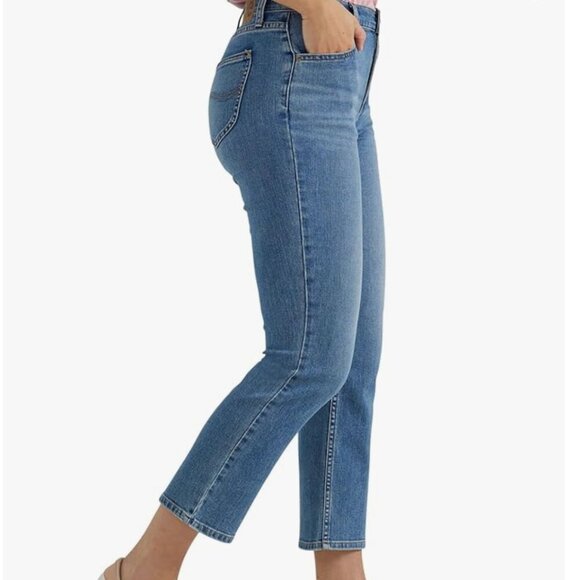 NWT Lee womens Legendary Capri Jean, mid crossway - Picture 2 of 8